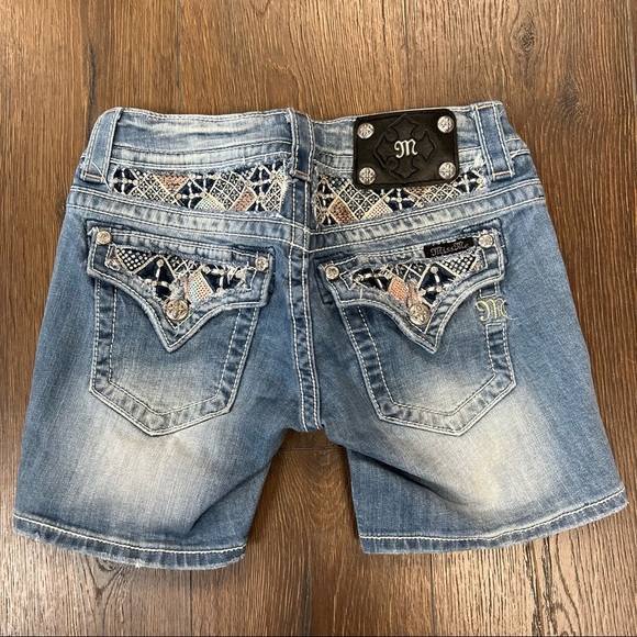 Miss me mid rise distressed shorts SZ 26 - Picture 1 of 4